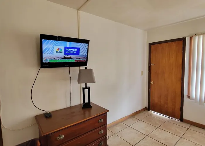 The Daniels Motel La Salle